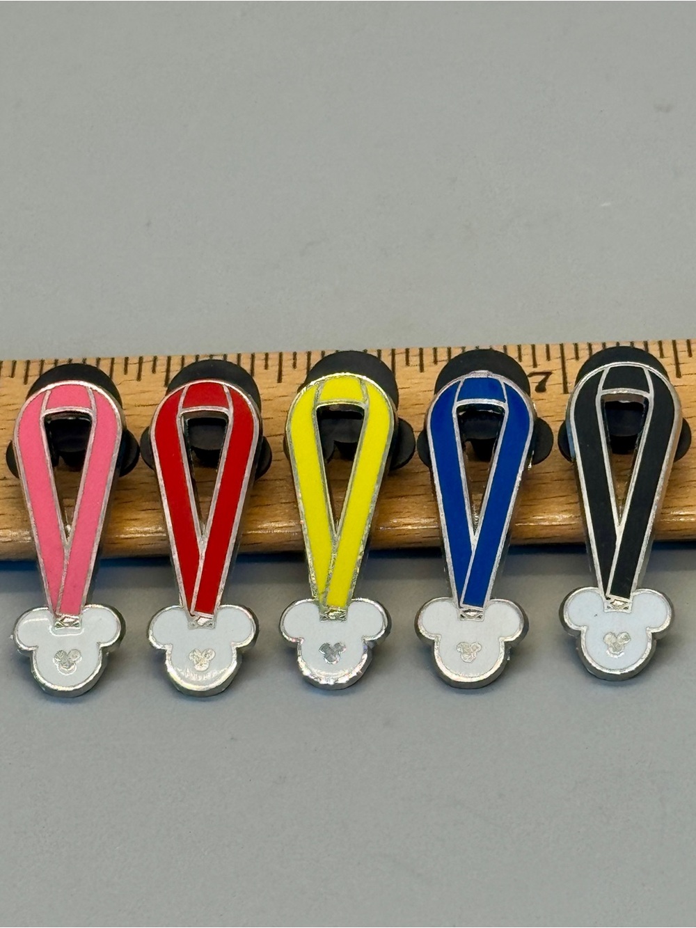 EUC Lot of 5 Walt Disney World Mickey Lanyard Hidden Mickey Series trading pins